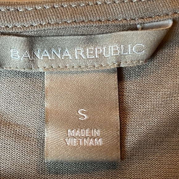 BANANA REPUBLICAN BEIGE FLOWING SPAGHETTI STRAP TOP SIZE SMALL. - Picture 10 of 12